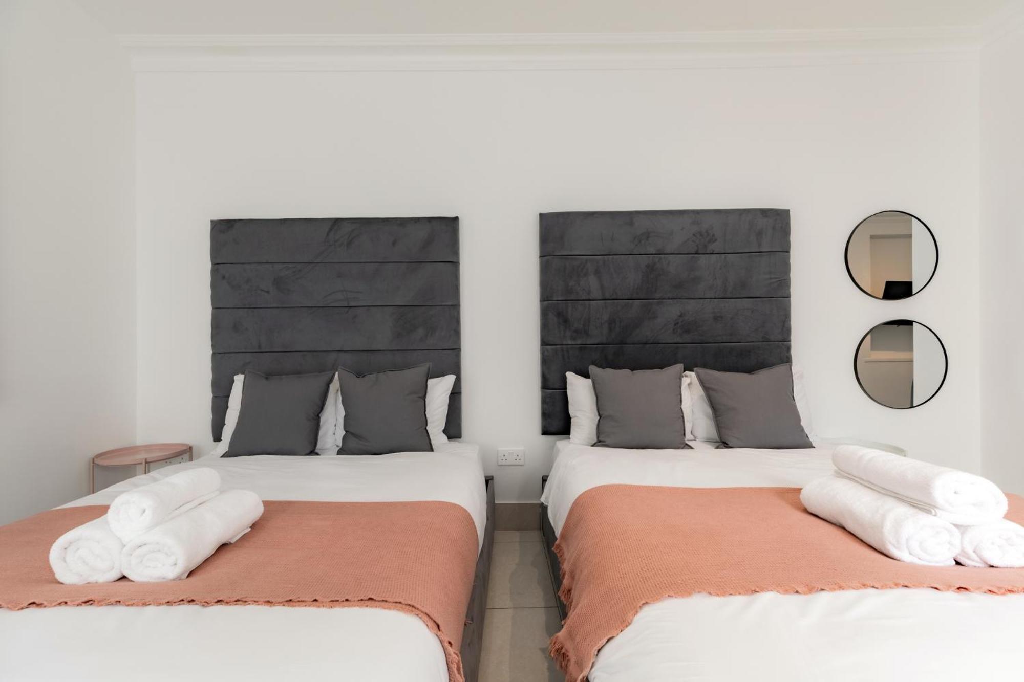 Orlando Hotel London Room photo